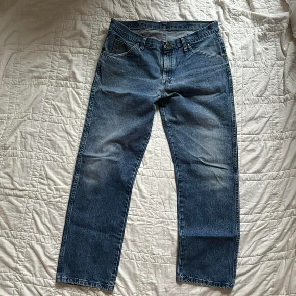 wrangler Straight leg distressed faded jeans sz 38x32 cowboy western workwear - Picture 1 of 8